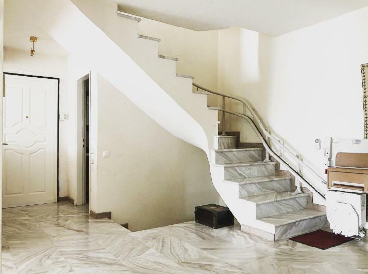 Bright & Spacious Seaview Villa Сивири Екстериор снимка